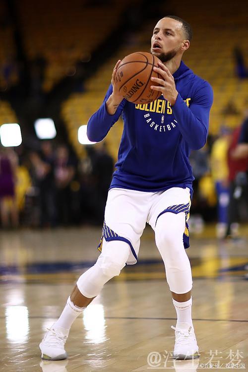 “库里三分雨洒52分 勇士力克灰熊” “库里三分雨洒52分 勇士力克灰熊”